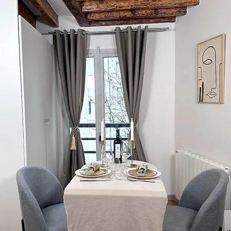 Authentic Flat Near Luxembourg Garden 아파트 *