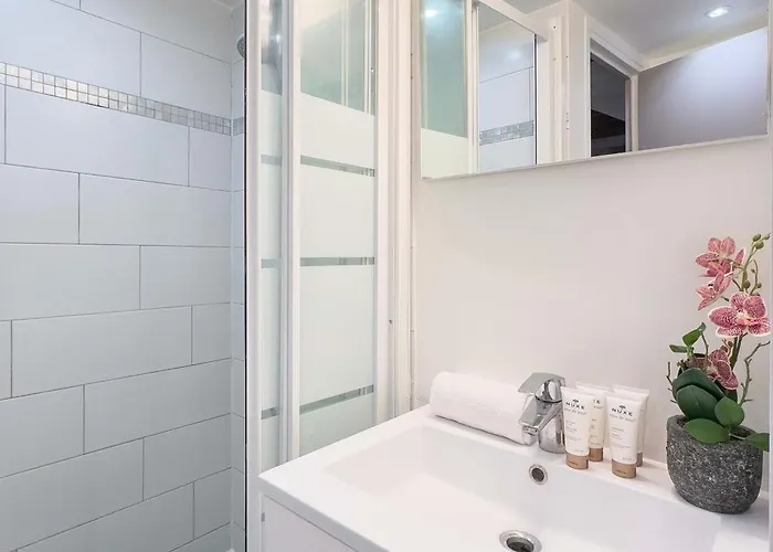 Appartement Charming With Elevator Access Near Luxembourg Gardens Parijs