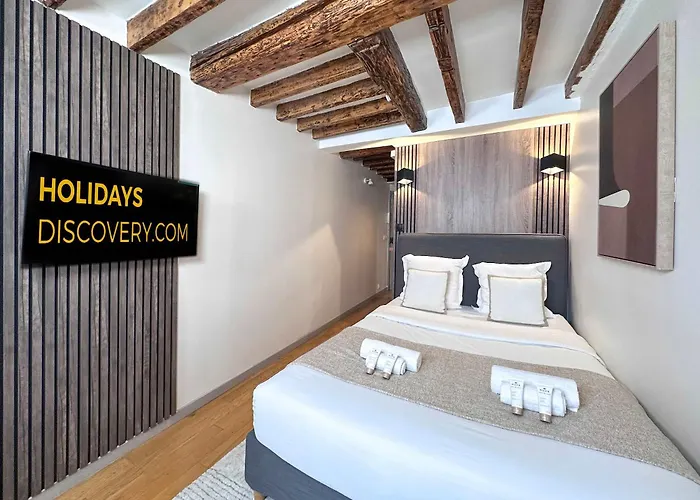 Charming With Elevator Access Near Luxembourg Gardens *