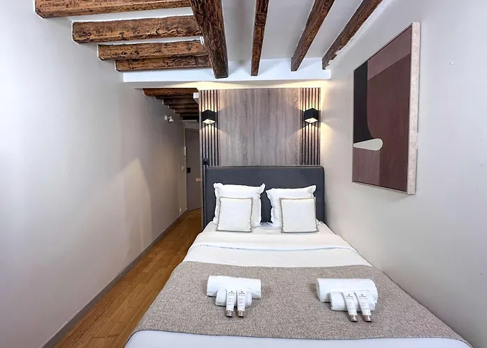 Appartement Charming With Elevator Access Near Luxembourg Gardens Parijs
