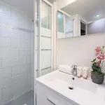 Апартаменты Charming With Elevator Access Near Luxembourg Gardens Париж