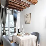 Charming With Elevator Access Near Luxembourg Gardens *