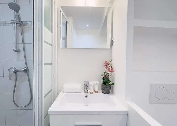 Charming With Elevator Access Near Luxembourg Gardens *